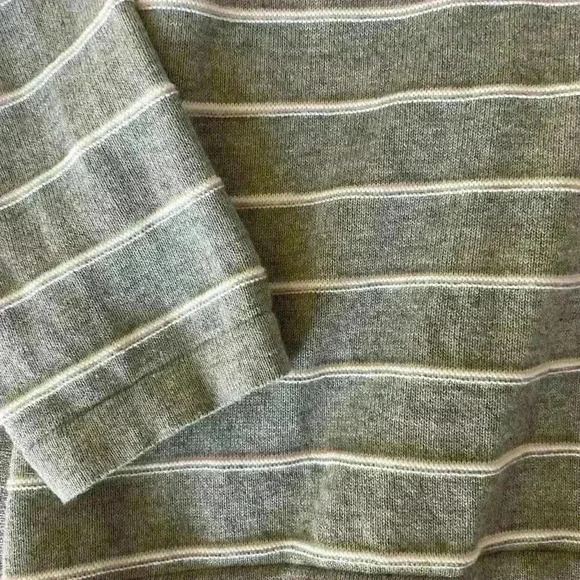 Comfy long sleeve v neck shirt - Picture 4 of 5